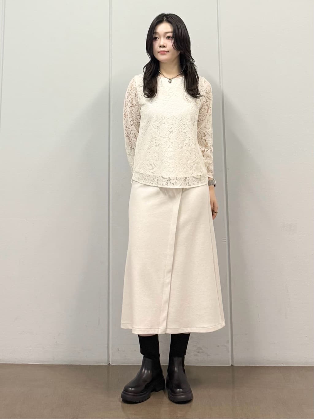 mizukiさんの「INDIVI｜【洗える／着映え／トレンド】フラワーレースブラウス」を使ったコーディネート