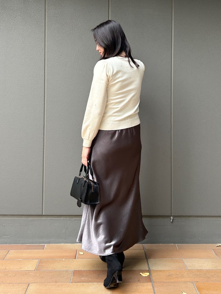 shinoさんの「Couture brooch｜シルキーヘビーサテンスカート」を使ったコーディネート