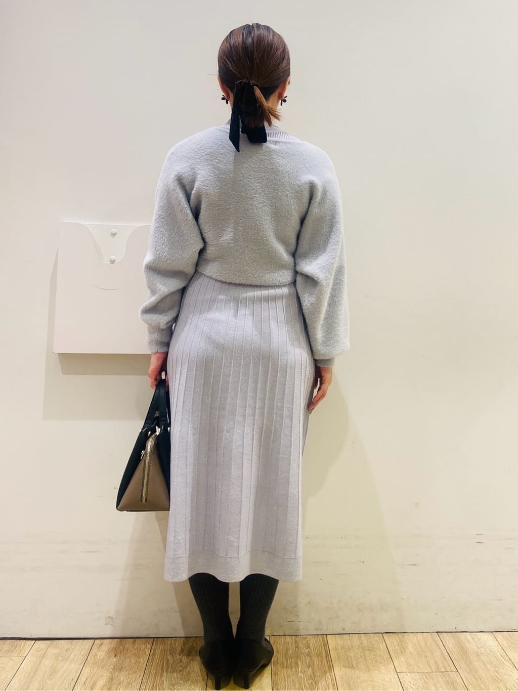 YUKOさんの「index｜ラメフェザープルオーバーセット ニットワンピース【洗濯機OK】《XS～LL》」を使ったコーディネート