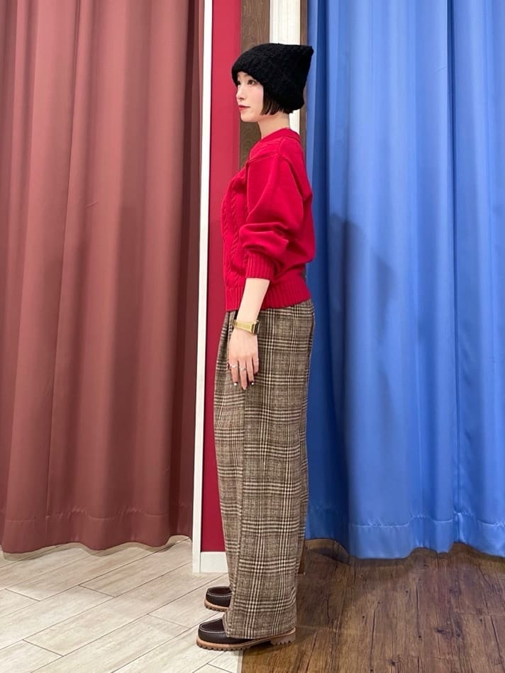 るるさんの「SHOO･LA･RUE｜【S-LL】配色ボタンがポイント 襟付きケーブルニット」を使ったコーディネート