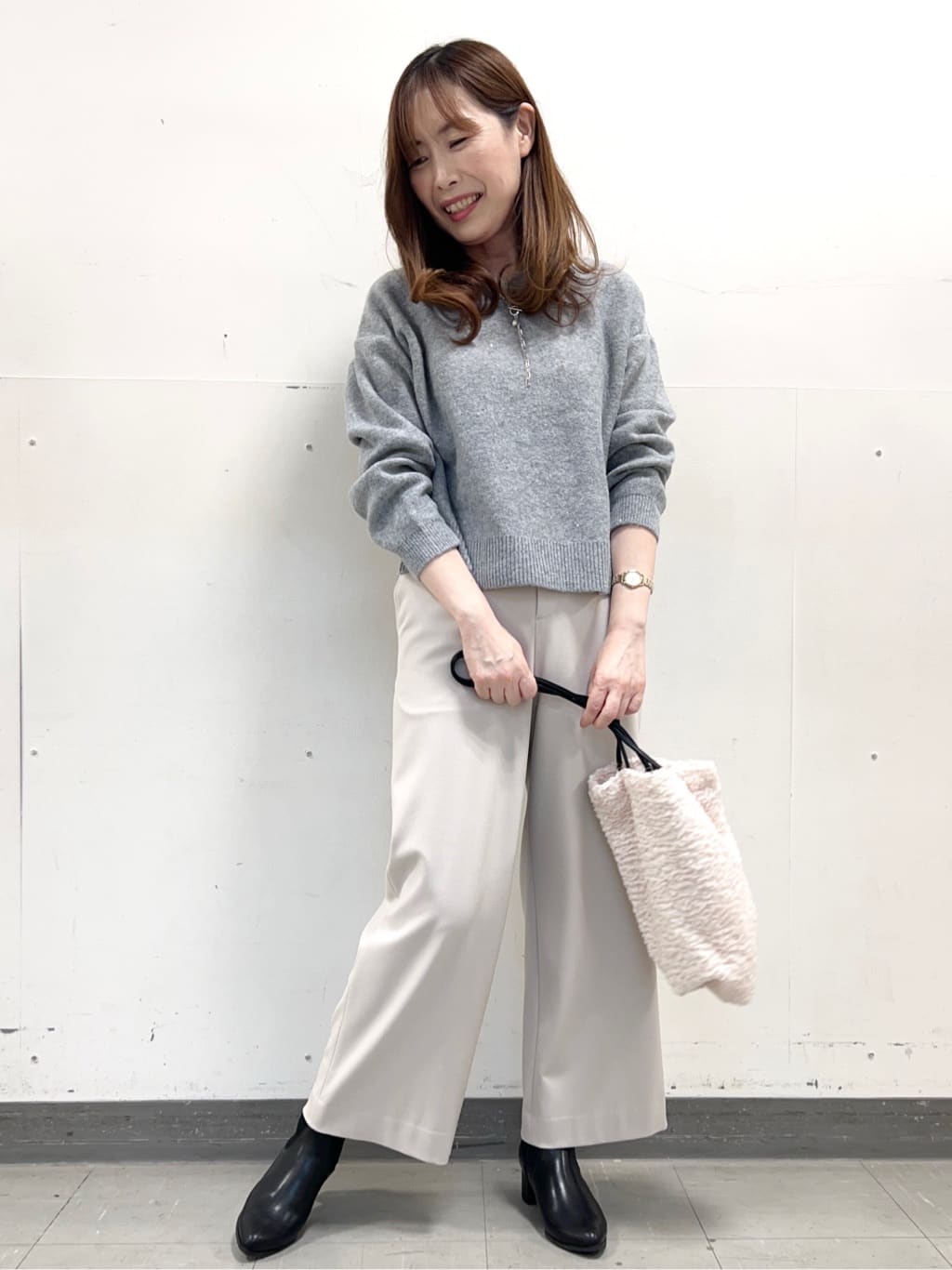 yuさんの「Reflect｜【選べる5色／ゆったりシルエット】Vネックスパンコールニット」を使ったコーディネート