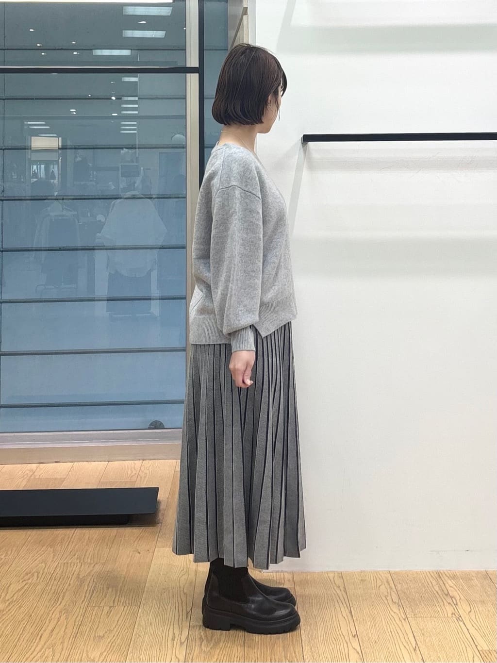 asamiさんの「INDIVI｜【洗える／カシミヤ混】ミドルゲージVネックニット」を使ったコーディネート