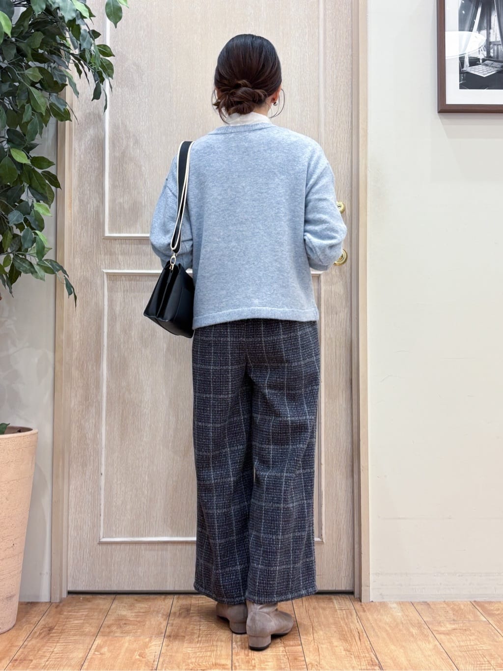 なみさんの「SHOO･LA･RUE｜【あったか/S-LL】脚のラインをきれいに魅せる チェック柄ワイドパンツ」を使ったコーディネート