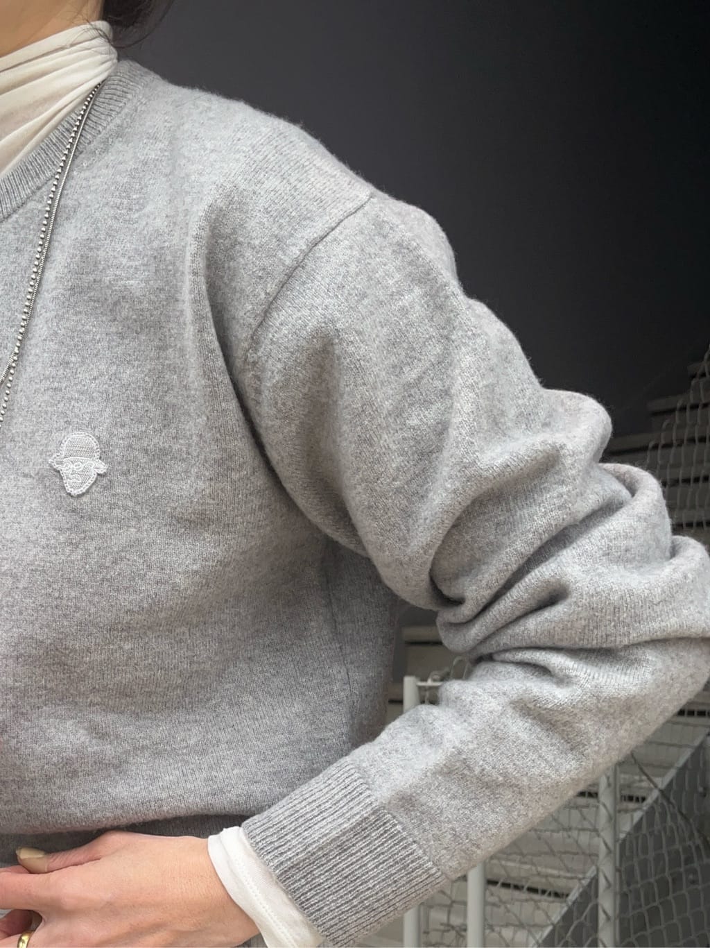 神野（jinno）さんの「TAKEO KIKUCHI｜【Air Palette Knit】ワンポイント カラーニット プルオーバー」を使ったコーディネート