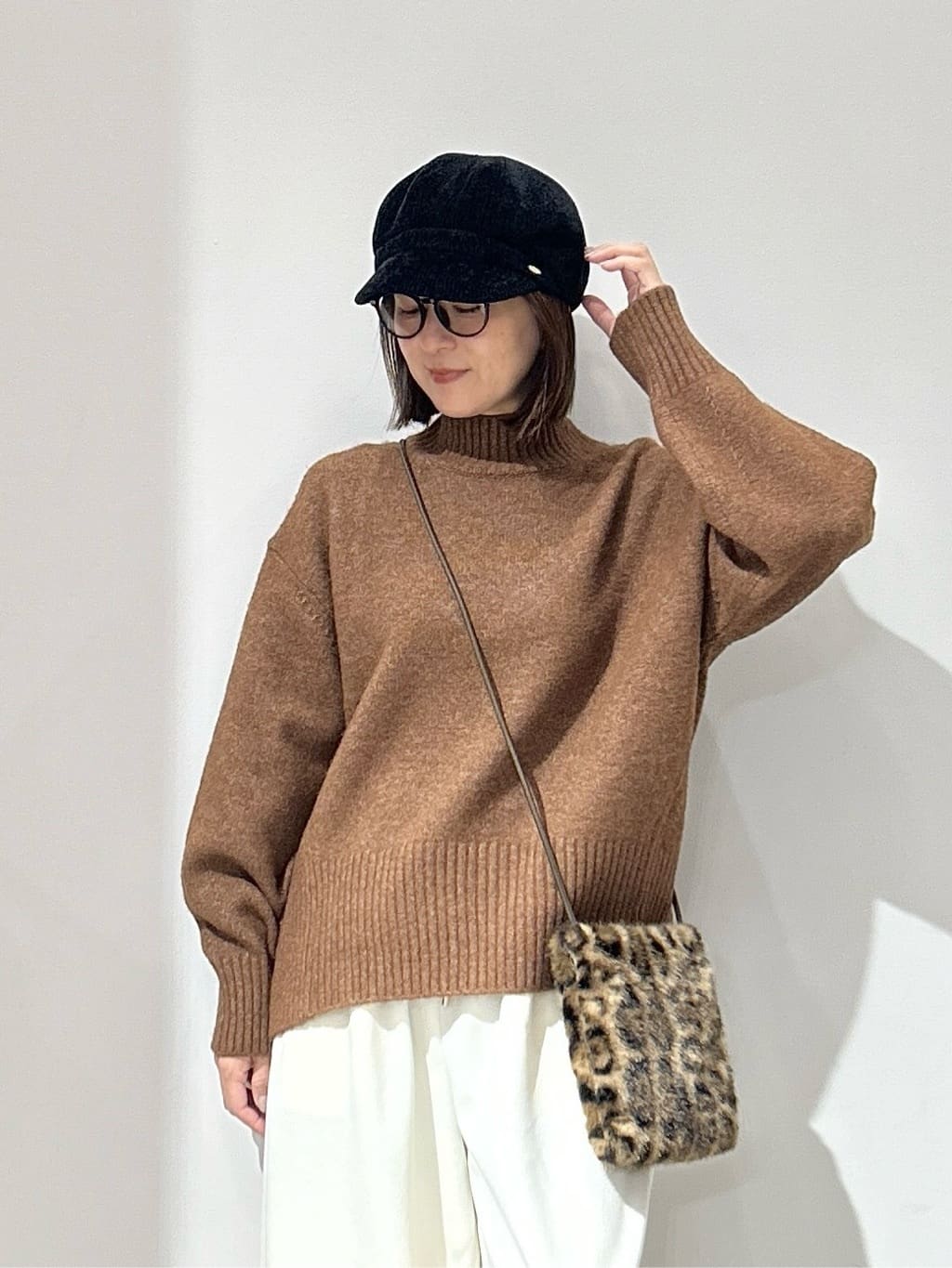 NAKAさんの「OPAQUE.CLIP｜【11色展開】フェイクファースクエアミニポシェット」を使ったコーディネート