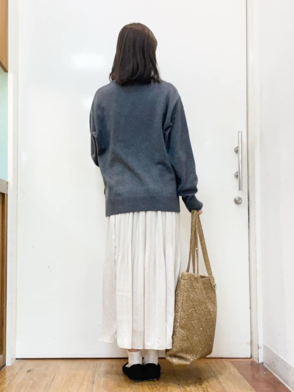 sakiさんの「SHOO･LA･RUE｜【S-LL/洗濯機可】ふわふわがやみつきになる柔らかさ スウェットライクロゴニット」を使ったコーディネート