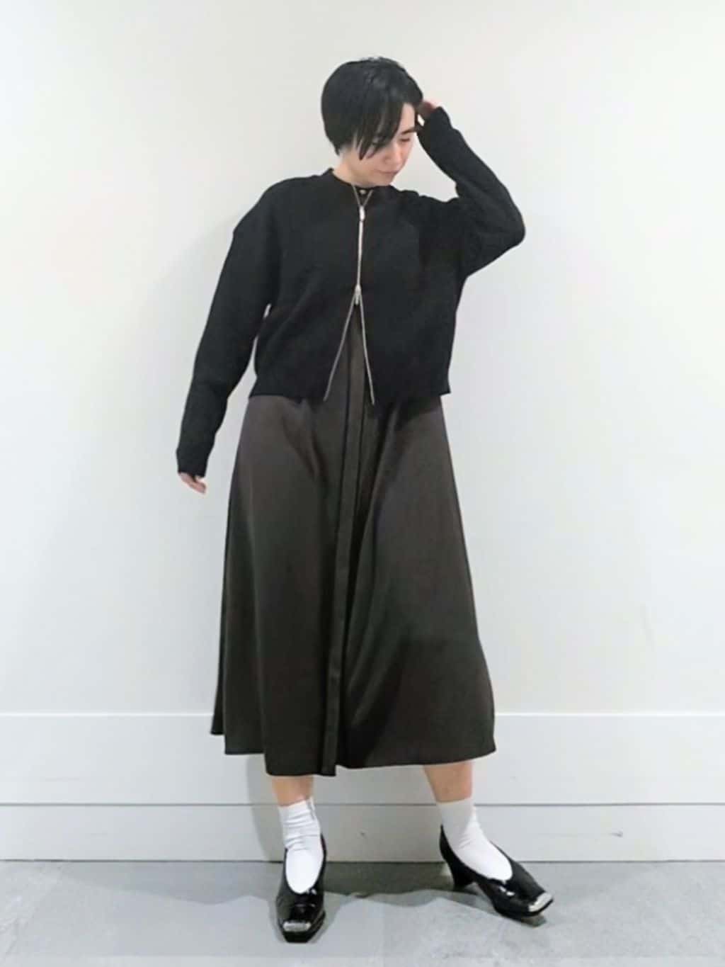 ミズタさんの「UNTITLED｜【ゆったりサイズ／着丈短め】ジップニットカーディガン」を使ったコーディネート