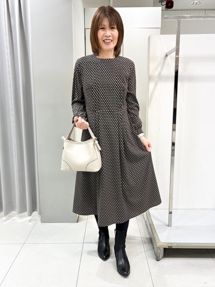 たみちゃんさんの「Reflect｜【通勤/お出かけ◎】ジオメプリントクラシカルワンピース」を使ったコーディネート