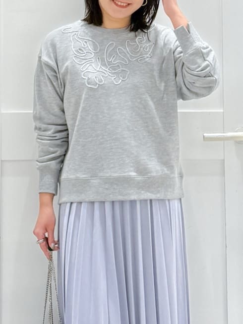yuka.aさんの「OPAQUE.CLIP｜コード刺繍裏毛プルオーバー【洗濯機OK】」を使ったコーディネート