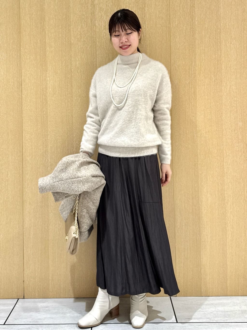 nanaさんの「UNTITLED｜【大人な品格/ふわふわニット】フォックスカシミヤ コクーンニット」を使ったコーディネート