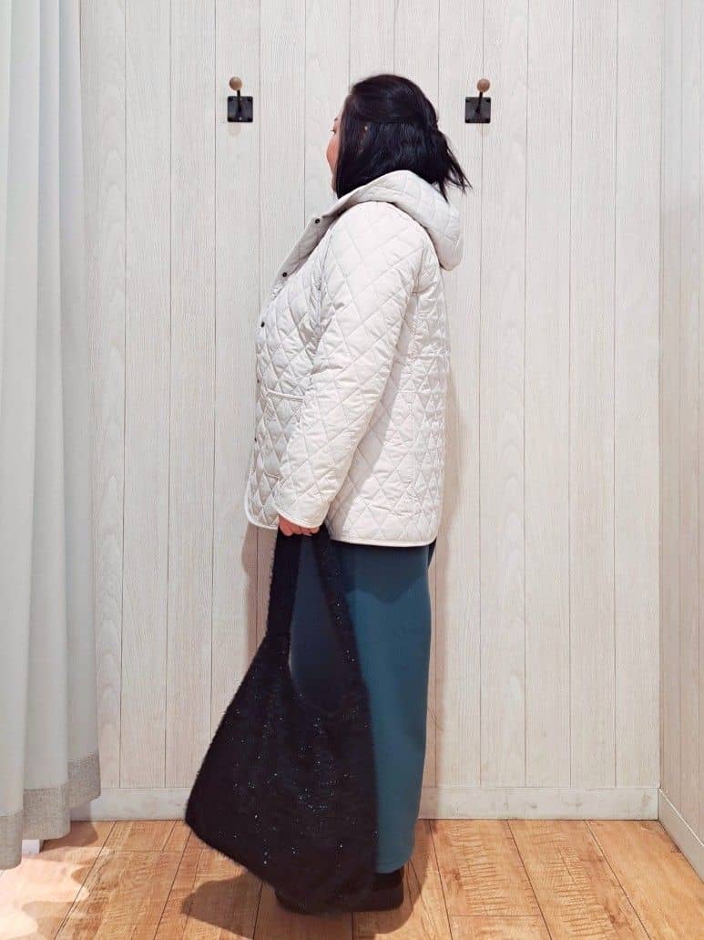 kotomiさんの「SHOO･LA･RUE｜【洗濯機可/ちくちくしにくい】大人カジュアルを叶える スウェットライクニット」を使ったコーディネート