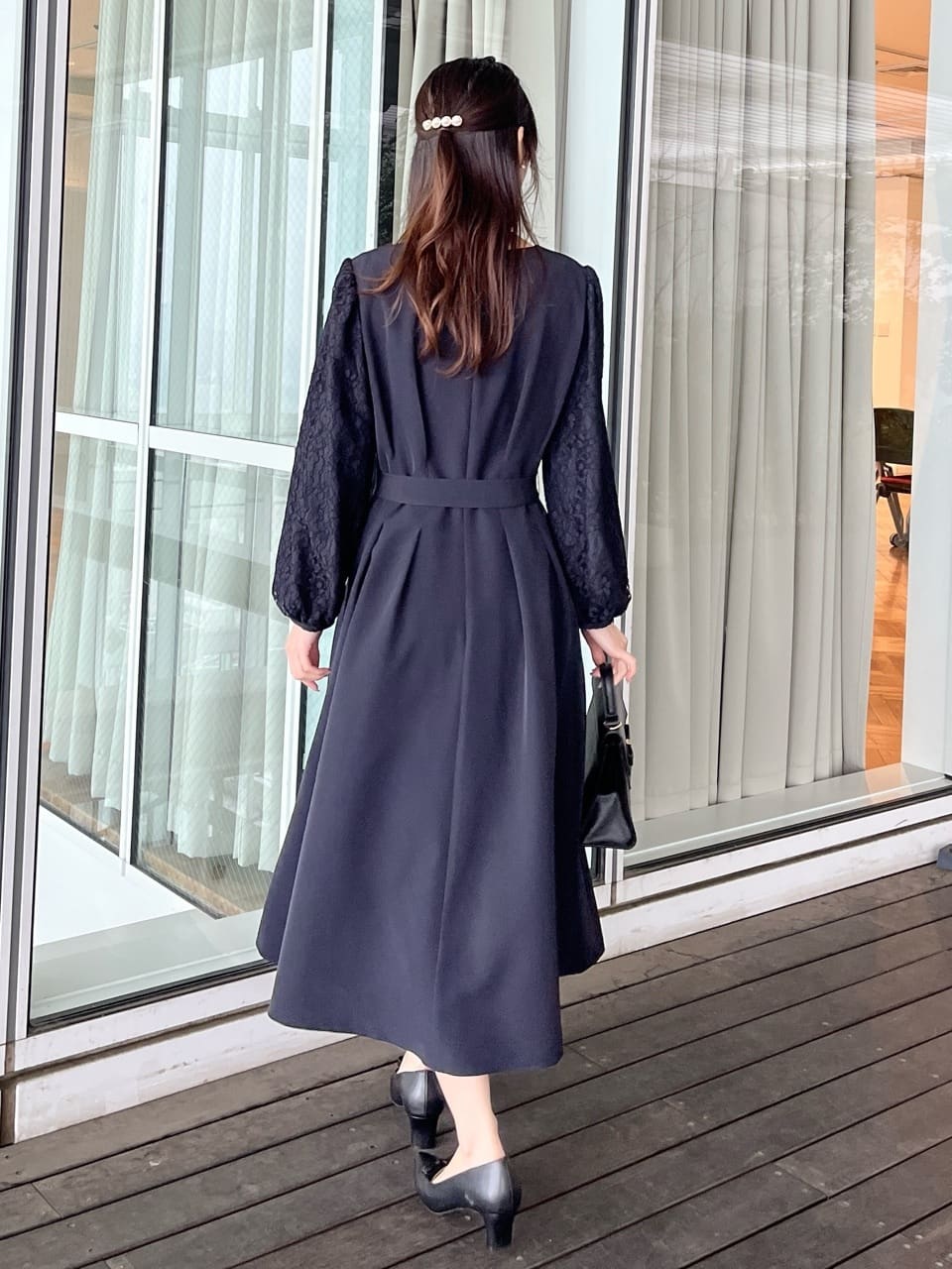 はばさんの「Couture brooch｜【ハレの日・通勤】レース袖タックフレアワンピース」を使ったコーディネート