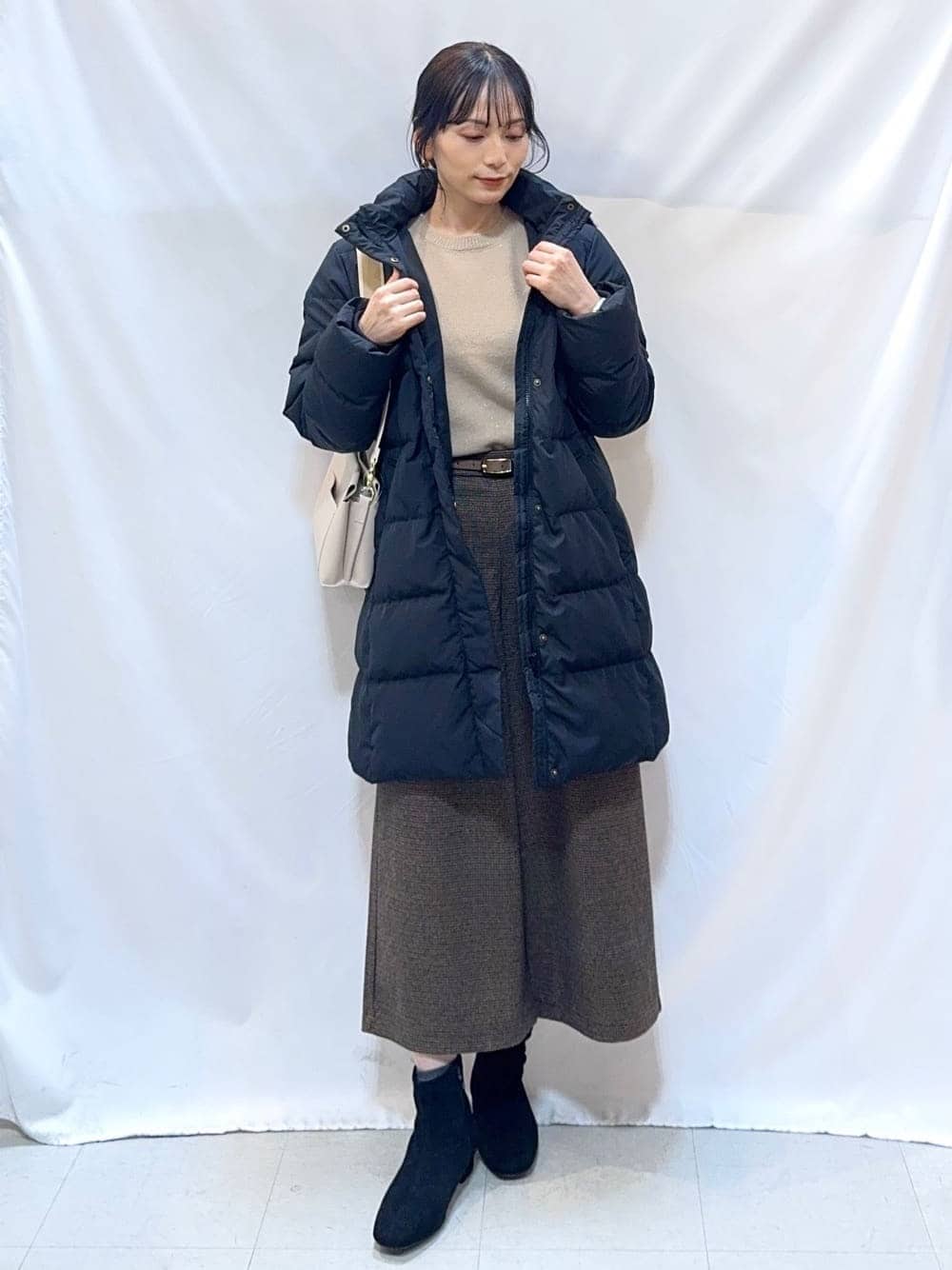 𝐇𝐢𝐫𝐨𝐦𝐢さんの「SHOO･LA･RUE｜【洗濯機可/撥水】フェイクファーフード ロングダウン」を使ったコーディネート