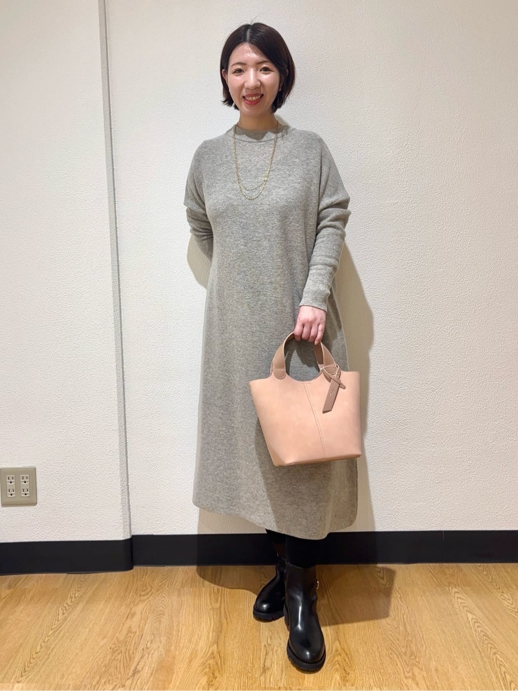 MIKIKOさんの「UNTITLED｜【ロング丈/ゆったりシルエット】テントライン ニットワンピース」を使ったコーディネート