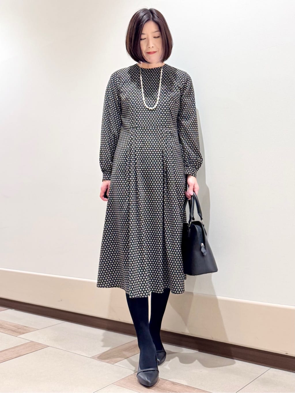 kaeさんの「Reflect｜【通勤/お出かけ◎】ジオメプリントクラシカルワンピース」を使ったコーディネート