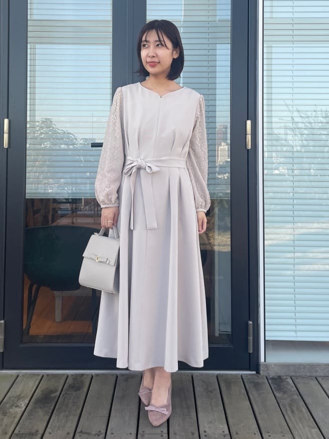abeさんの「Couture brooch｜【ハレの日・通勤】レース袖タックフレアワンピース」を使ったコーディネート