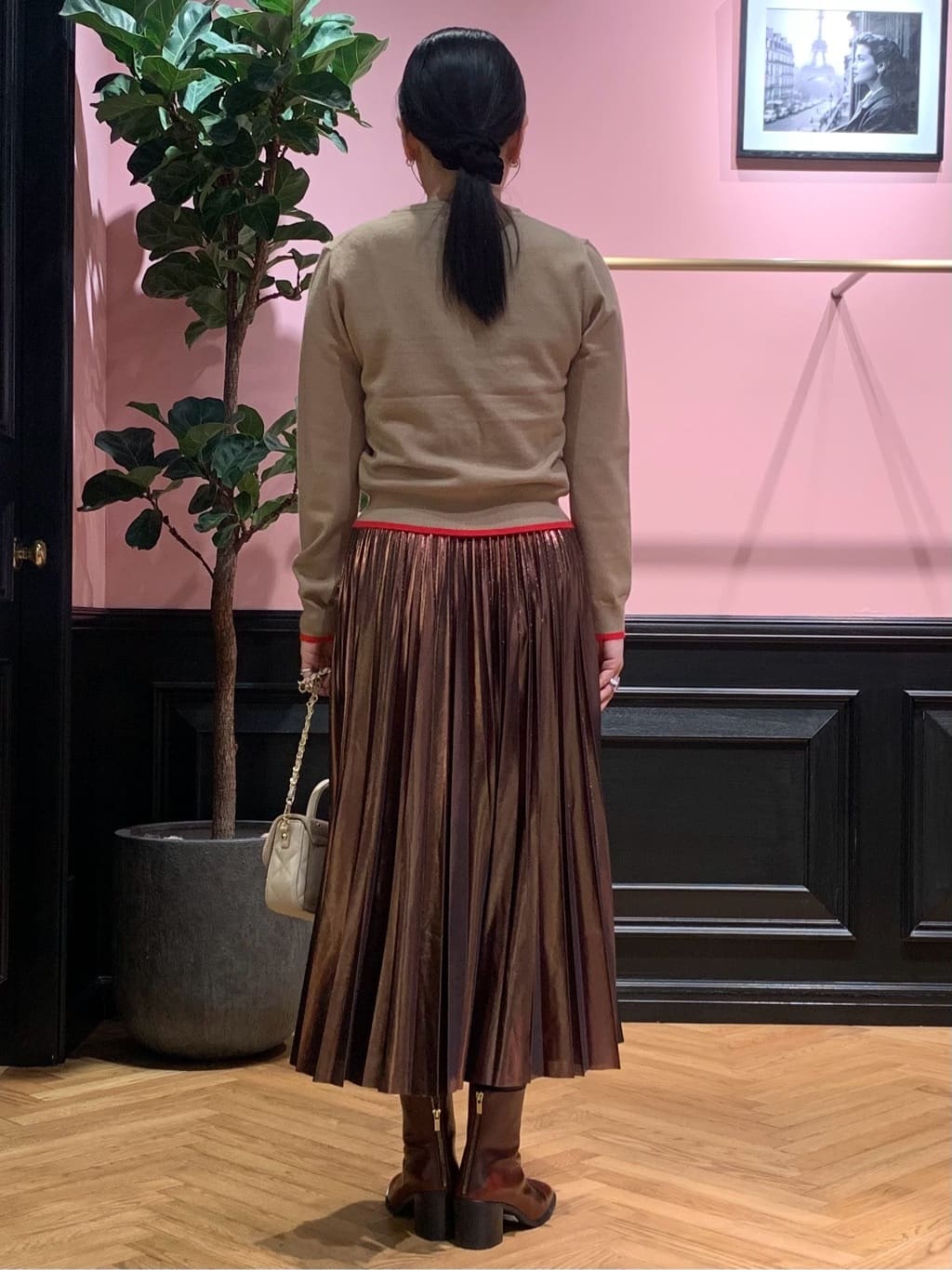 SAKAIさんの「DRESSTERIOR｜◆【洗える/ストレッチ性/オンオフ】箔プリントプリーツスカート」を使ったコーディネート