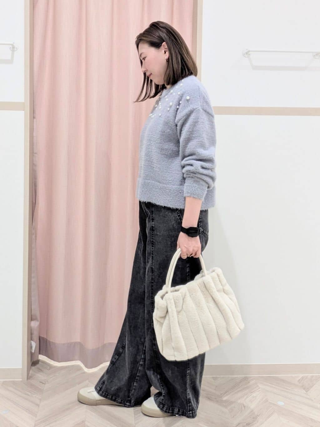 miyuさんの「SHOO･LA･RUE｜大人きらめく ふわふわパール調ニット」を使ったコーディネート