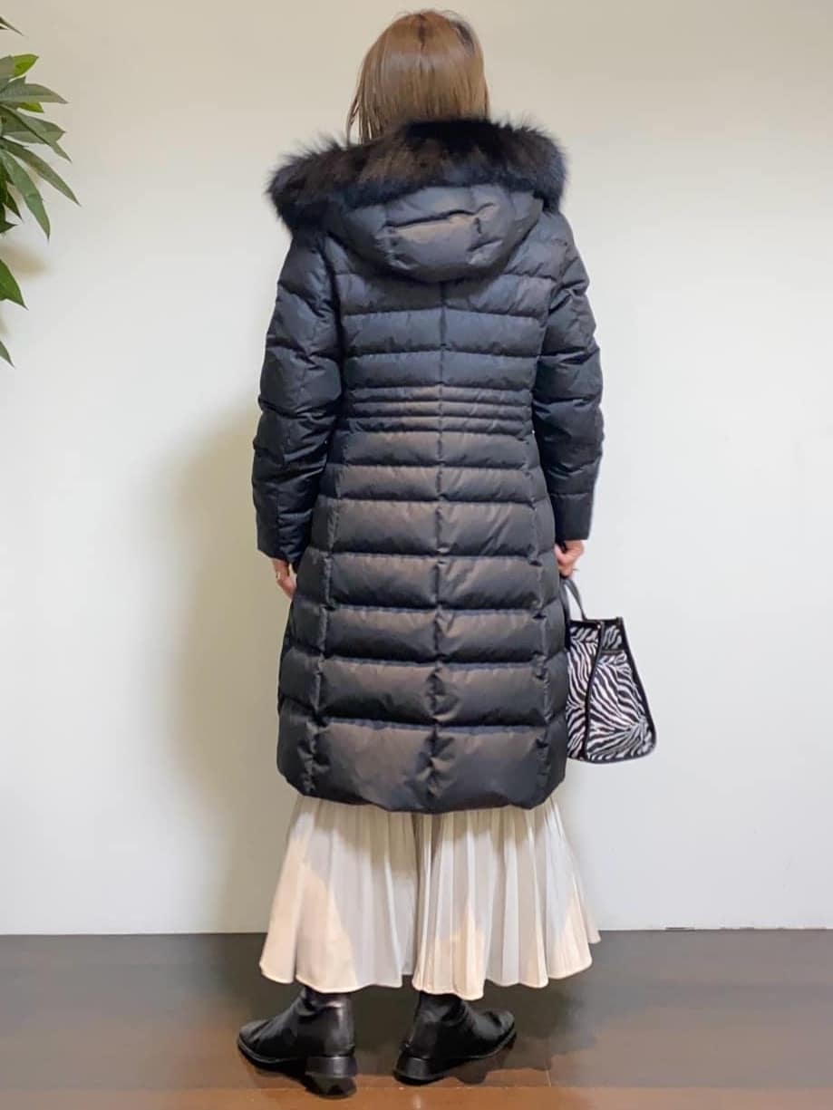 tomoさんの「UNTITLED｜【はっ水機能/フード取り外し可/防寒】ロングダウンコート」を使ったコーディネート