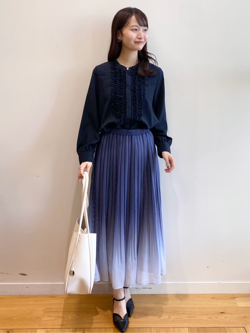 みさかさんの「index｜バンドカラーフリルブラウス【洗濯機OK／イージーアイロン】」を使ったコーディネート