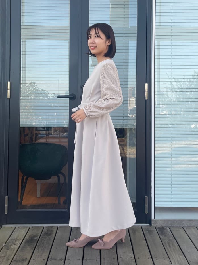 abeさんの「Couture brooch｜【ハレの日・通勤】レース袖タックフレアワンピース」を使ったコーディネート
