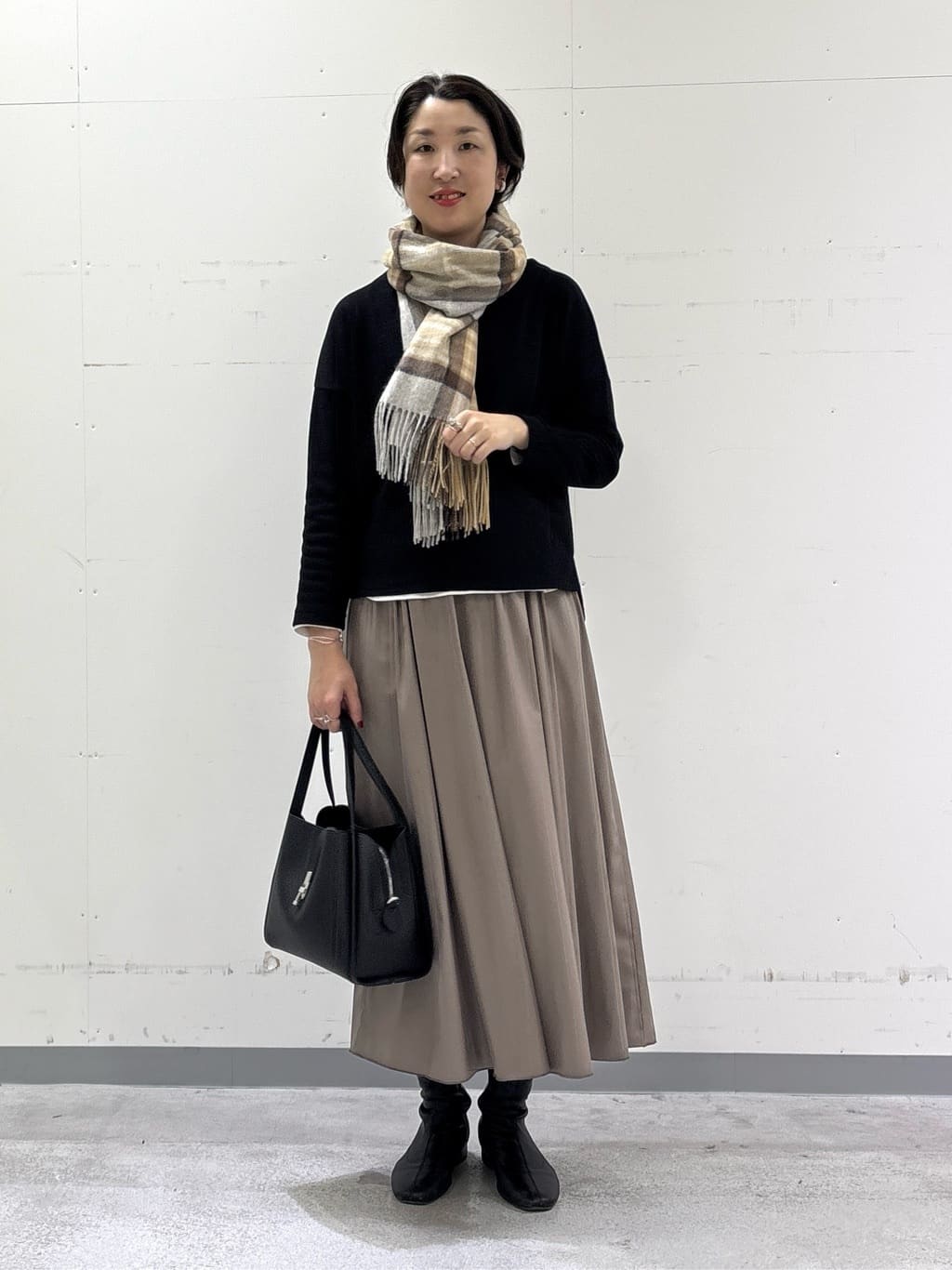 yuriさんの「INDIVI｜【SETUP可能／洗える／UVケア】ライトジャージ ボトルネックトップス」を使ったコーディネート