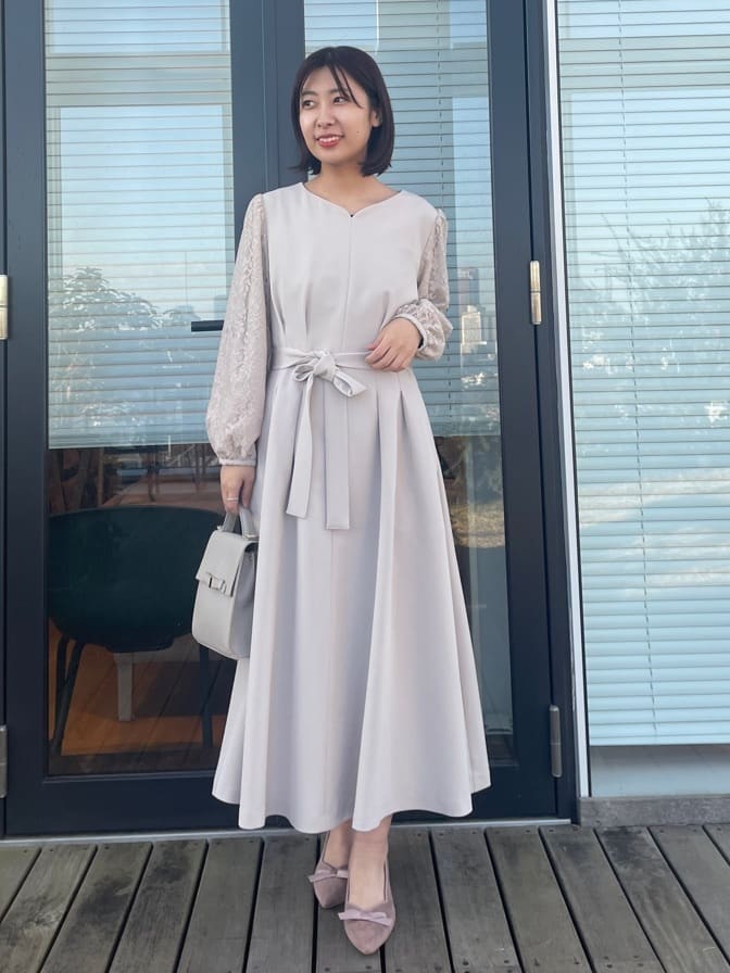 abeさんの「Couture brooch｜【ハレの日・通勤】レース袖タックフレアワンピース」を使ったコーディネート