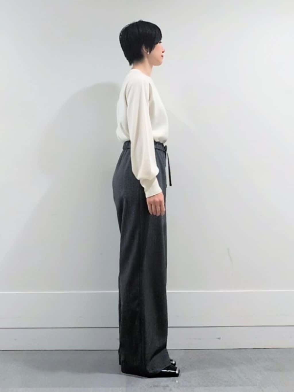 ミズタさんの「UNTITLED｜【8色展開／コンパクト丈】レーヨン混 コクーンニット」を使ったコーディネート