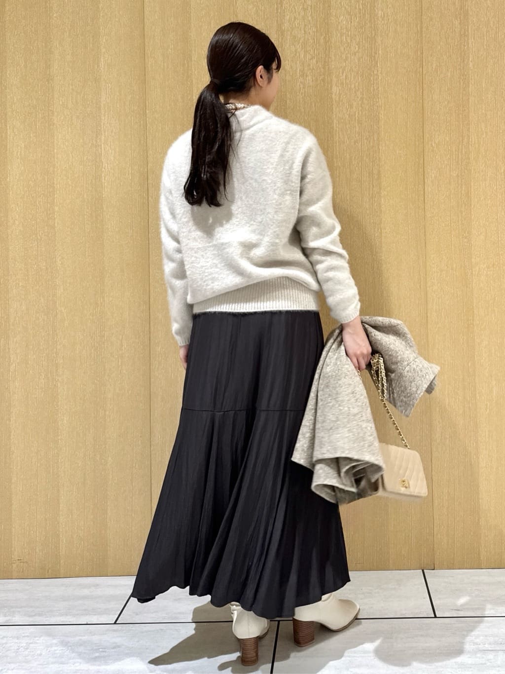 nanaさんの「UNTITLED｜【大人な品格/ふわふわニット】フォックスカシミヤ コクーンニット」を使ったコーディネート