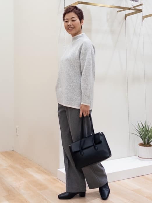 シュウコさんの「grove｜【洗える】ふんわりウール混オーバーサイズニット」を使ったコーディネート