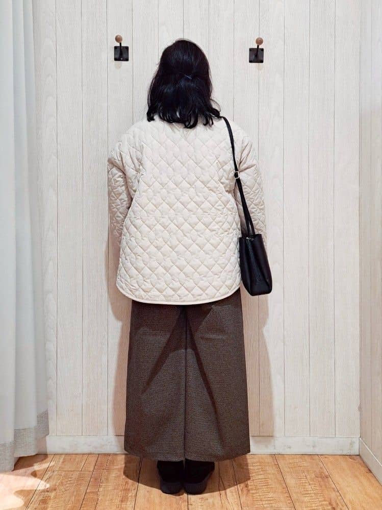 kotomiさんの「SHOO･LA･RUE｜【2点セット/洗濯機可/S-LL】着回しがきく もちもちハイネックニット+裾シャツインナー」を使ったコーディネート