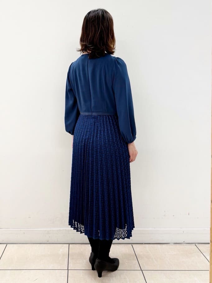 KIKIさんの「Reflect｜【SS-4Lサイズ】シフォン&times;幾何柄レースプリーツワンピース」を使ったコーディネート