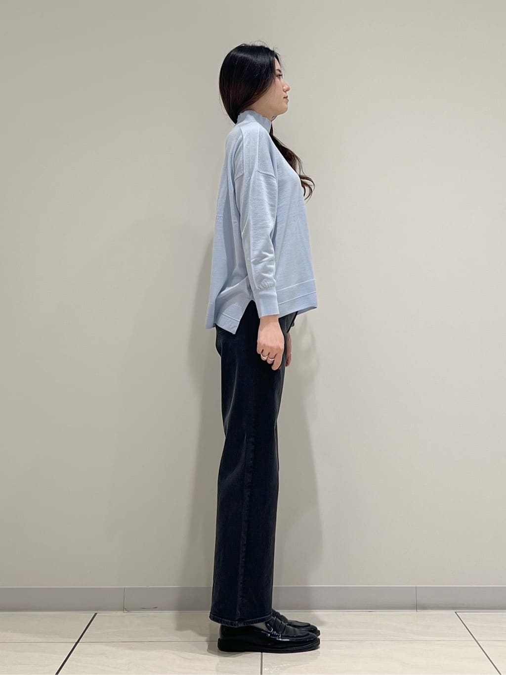 T.Kさんの「INDIVI｜【洗える／毛玉になりにくい】エクストラファインウール ハイネックニット」を使ったコーディネート