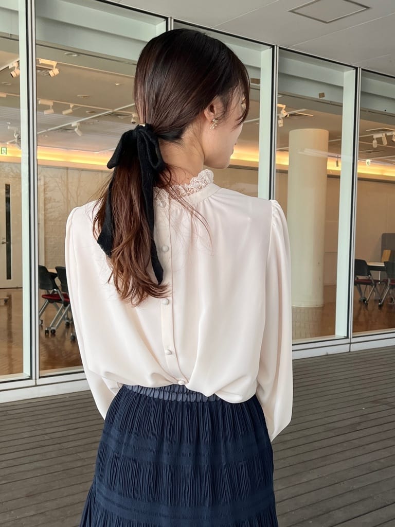 はばさんの「Couture brooch｜【2WAY・ハレの日・通勤】エンブロレースブラウス」を使ったコーディネート