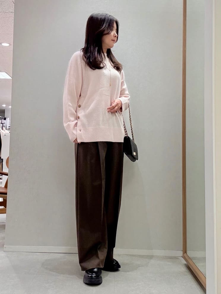 hitomiさんの「UNTITLED｜【重ね着もおすすめ/洗える】ウールカシミヤ クルーネックニット」を使ったコーディネート
