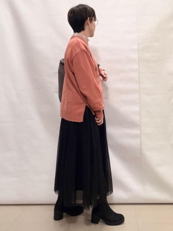 なっちゃんさんの「SHOO･LA･RUE｜【S-LL/洗濯機可】ふわふわがやみつきになる柔らかさ スウェットライクロゴニット」を使ったコーディネート