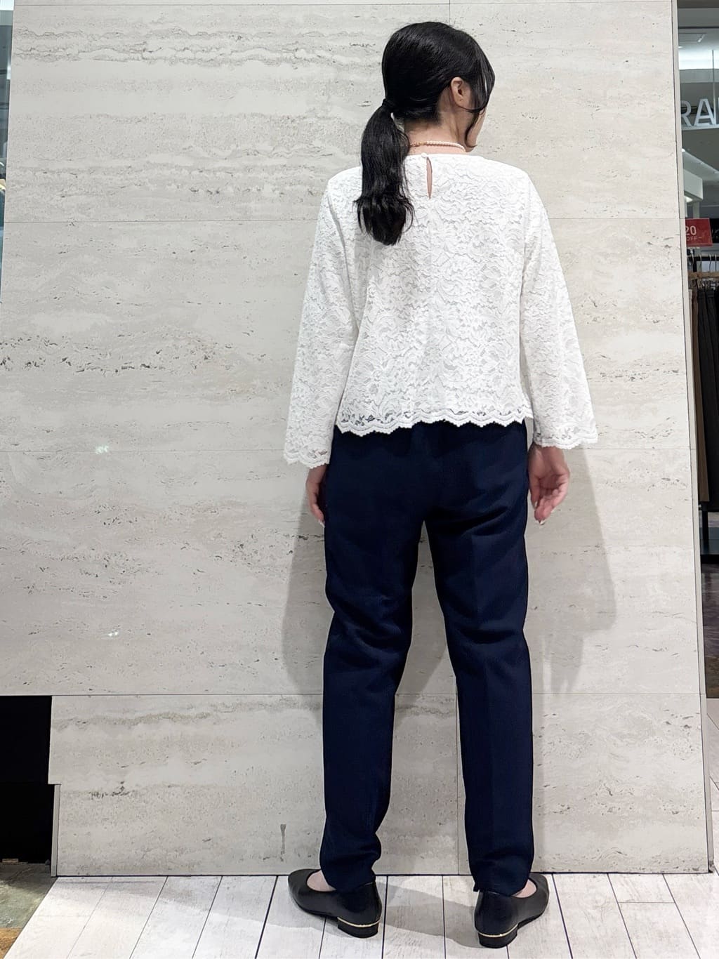 かほさんの「OPAQUE.CLIP｜《通勤対応》レースブラウス【洗濯機OK】」を使ったコーディネート