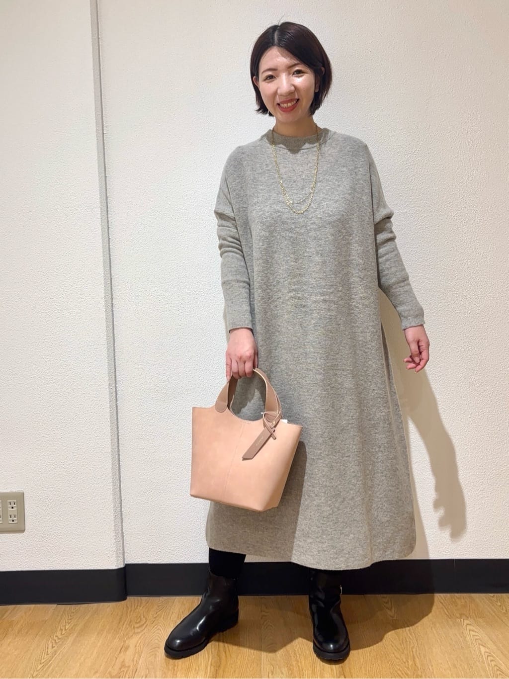 MIKIKOさんの「UNTITLED｜【ロング丈/ゆったりシルエット】テントライン ニットワンピース」を使ったコーディネート