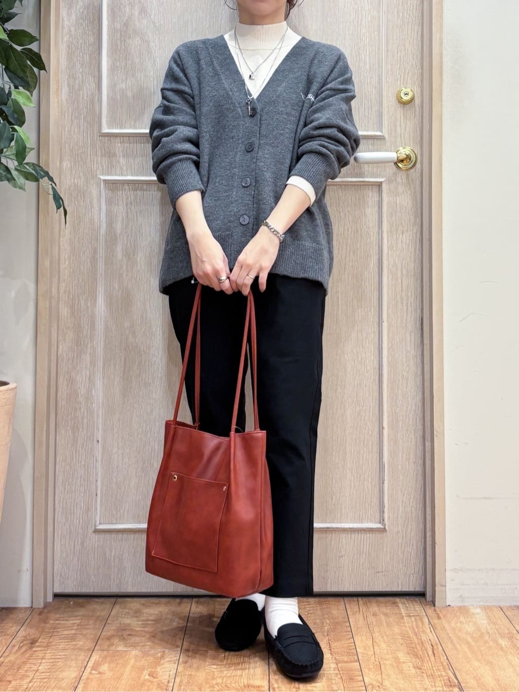なみさんの「SHOO･LA･RUE｜【高レビュー/洗濯機可/SS-LL】あったか裏起毛 のびのびストレッチ テーパードパンツ」を使ったコーディネート