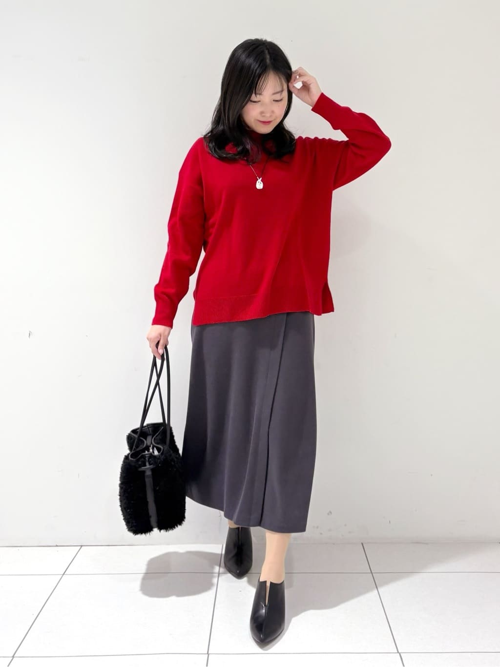 momokoさんの「INDIVI｜【洗える／カシミヤ混】ボトルネック ドルマンスリーブニット」を使ったコーディネート