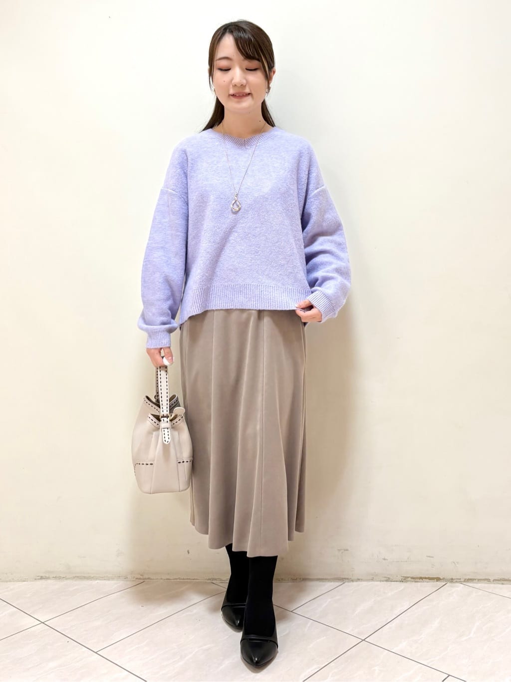 mikiさんの「Reflect｜【選べる5色／ゆったりシルエット】Vネックスパンコールニット」を使ったコーディネート