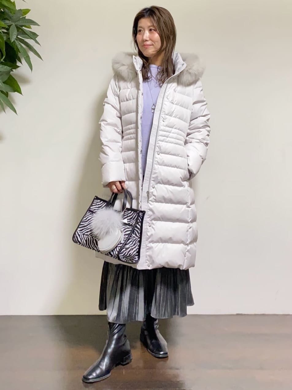 tomoさんの「UNTITLED｜【はっ水機能/フード取り外し可/防寒】ロングダウンコート」を使ったコーディネート