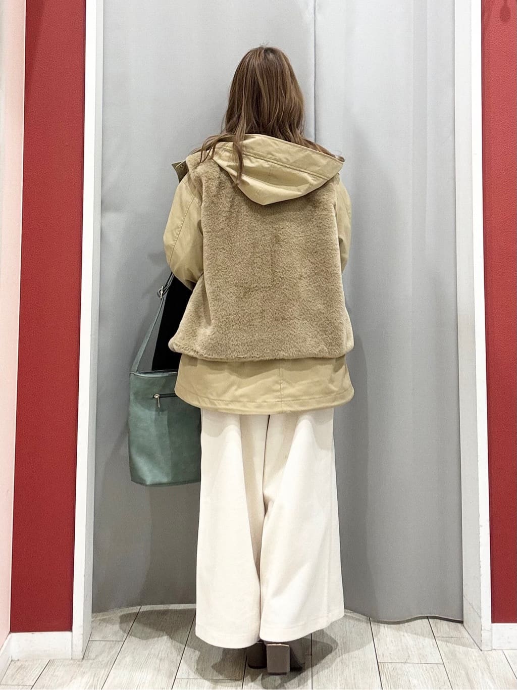 shioさんの「SHOO･LA･RUE｜【洗濯機可/S-LL】上品にキラリと華やぐ スパンコールニット」を使ったコーディネート