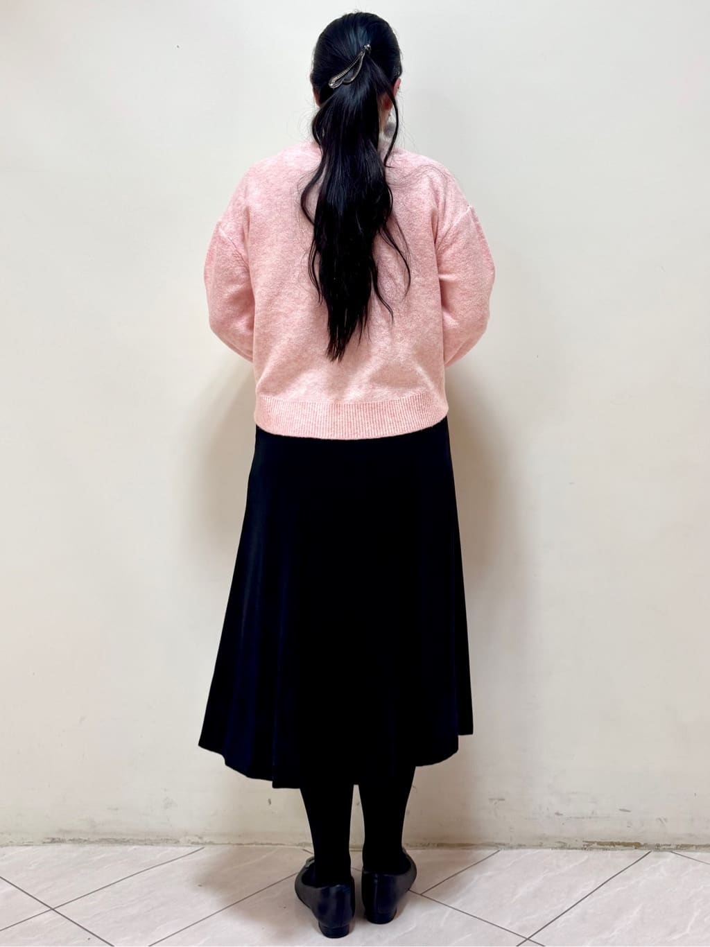 rincoさんの「Reflect｜【選べる5色／ゆったりシルエット】Vネックスパンコールニット」を使ったコーディネート