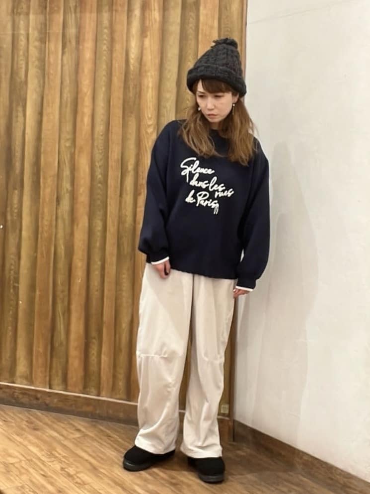 AiAiさんの「SHOO･LA･RUE｜【洗濯機可/S-LL】裾スカラップが差がつく コード刺繍ロゴニット」を使ったコーディネート