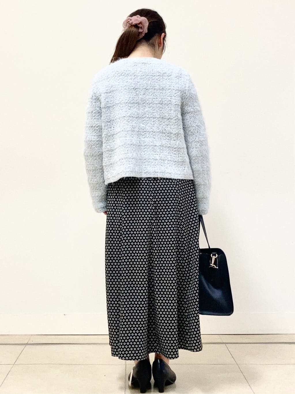 tomominさんの「Reflect｜【お食事会やお出かけに◎】ふんわりジャカード編みカーディガン」を使ったコーディネート