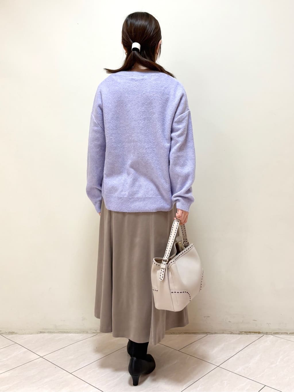 mikiさんの「Reflect｜【選べる5色／ゆったりシルエット】Vネックスパンコールニット」を使ったコーディネート
