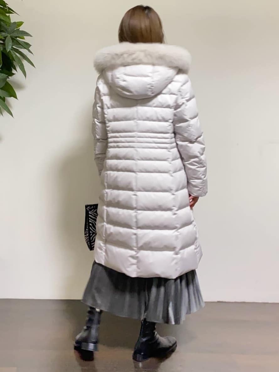 tomoさんの「UNTITLED｜【はっ水機能/フード取り外し可/防寒】ロングダウンコート」を使ったコーディネート