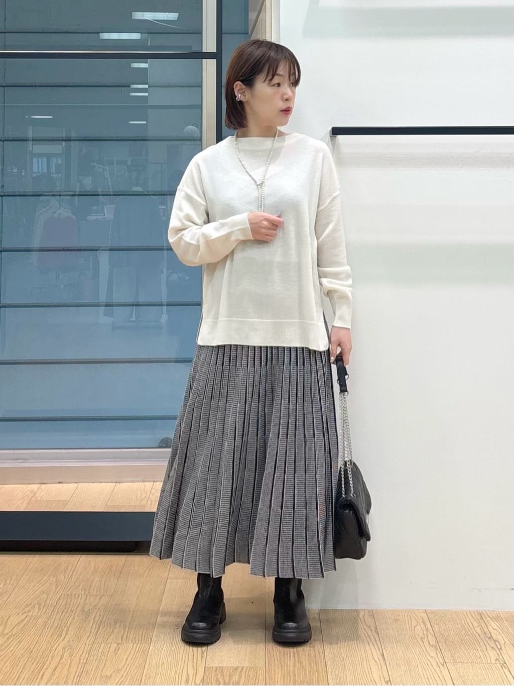 asamiさんの「INDIVI｜【洗える／カシミヤ混】ボトルネック ドルマンスリーブニット」を使ったコーディネート