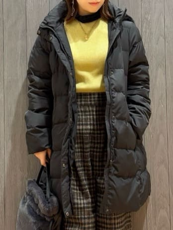 meiさんの「SHOO･LA･RUE｜【洗濯機可/撥水】フェイクファーフード ロングダウン」を使ったコーディネート